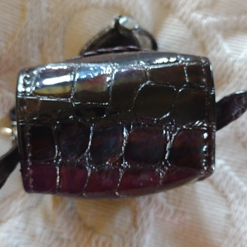 4@30.00 𝅺or 20.00 VINTAGE Cell Phone Case by BRIGHTON